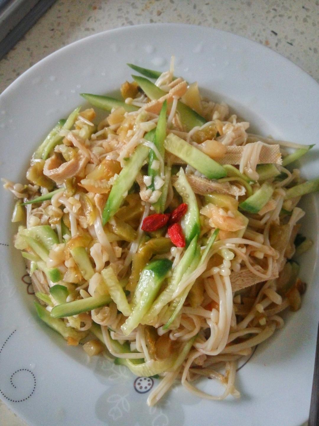 金针菇拌黄瓜