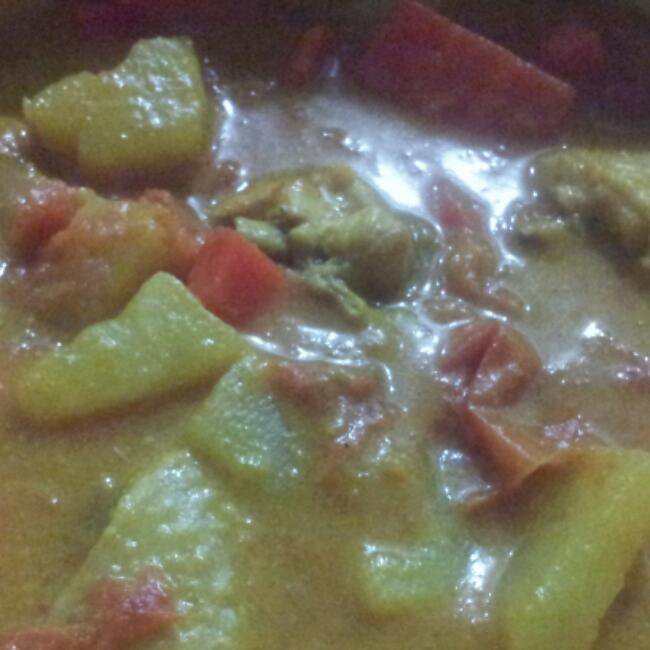 红咖喱鸡肉炖杂蔬