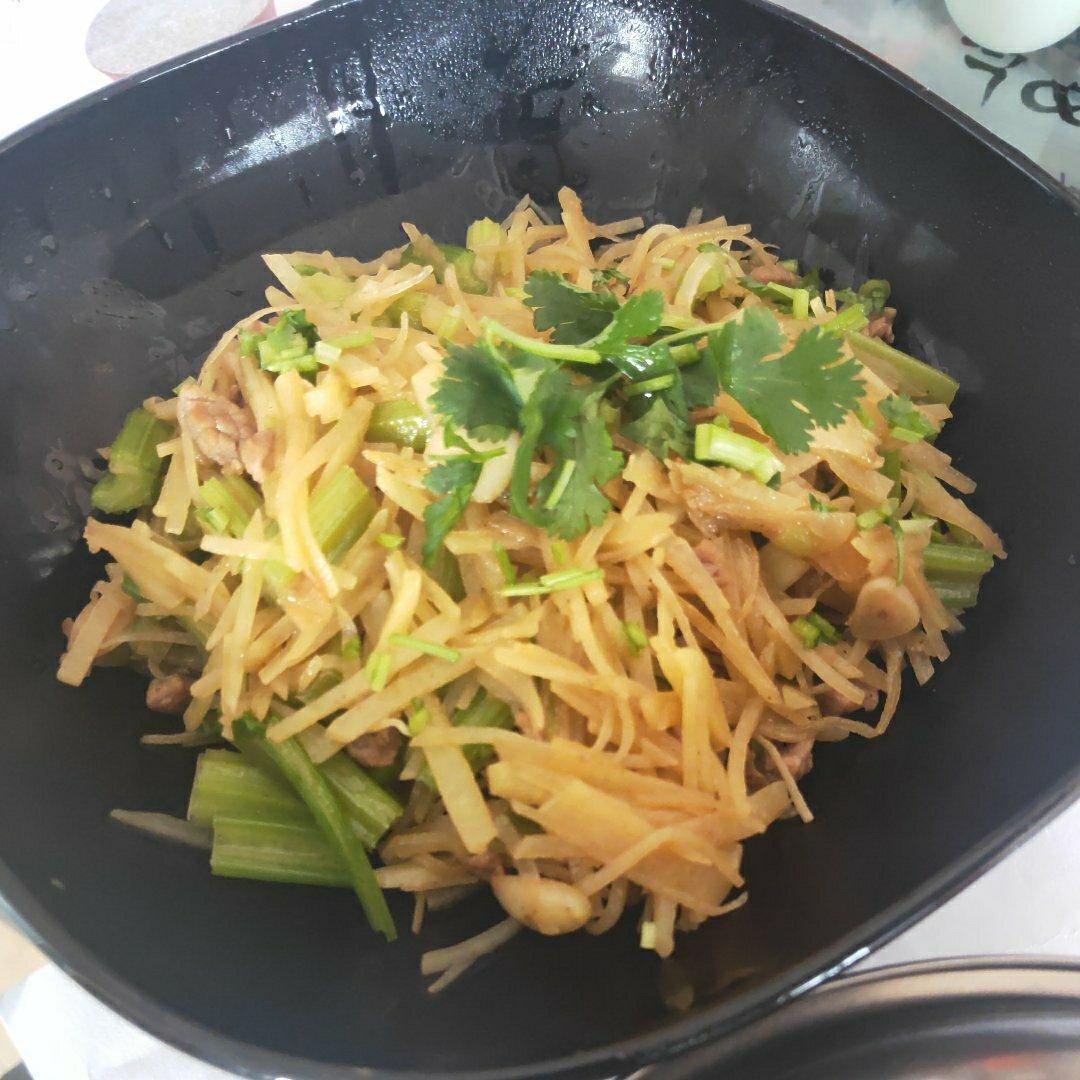 芹菜肉炒土豆丝