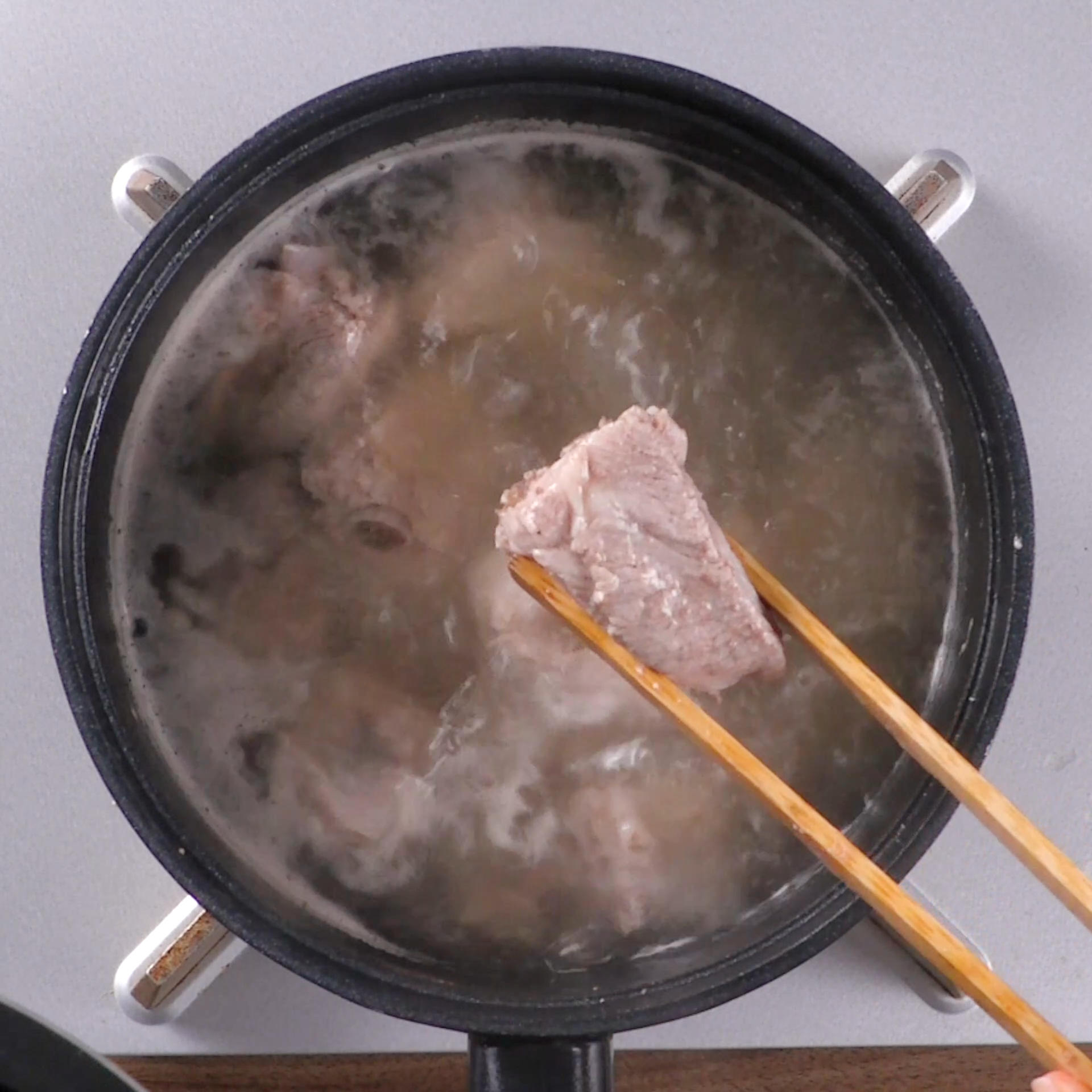 电饭锅糖醋排骨的做法 步骤1