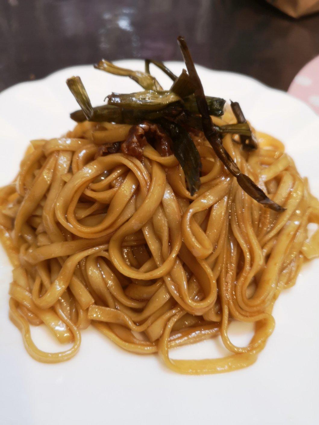 10分钟搞定的一碗葱油拌面