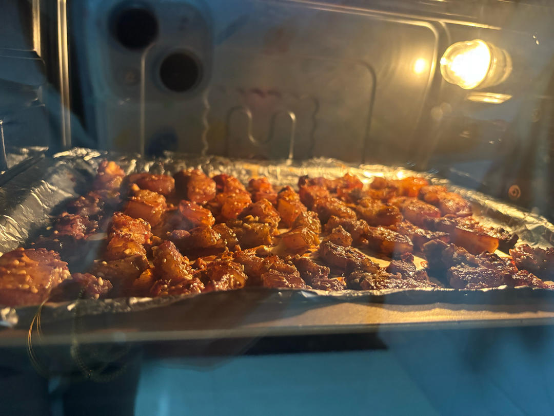 烤五花肉🥩这个夏天除了西瓜🍉当然还有烧烤🥓拥有烤箱的快乐🍺