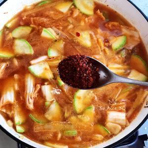 韩式泡菜豆腐锅/辣白菜豆腐汤的做法 步骤8