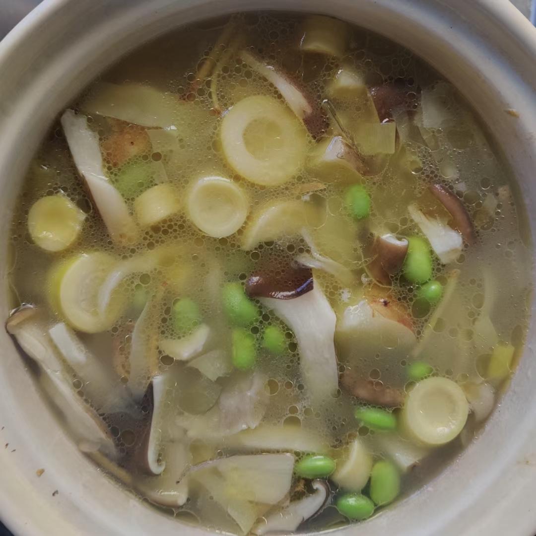 春日鲜笋山药猪肚菇汤