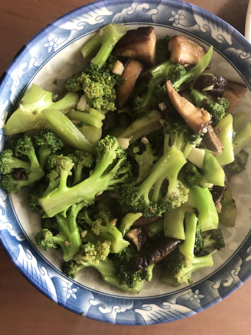 低脂好吃的西兰花炒香菇