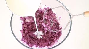 萌哒哒Q软软，营养补钙的宝宝小茶点：紫薯奶酪小团子的做法 步骤4