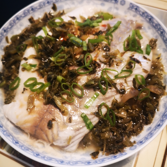 快捷鲜嫩减脂的豆腐雪菜蒸鱼的做法