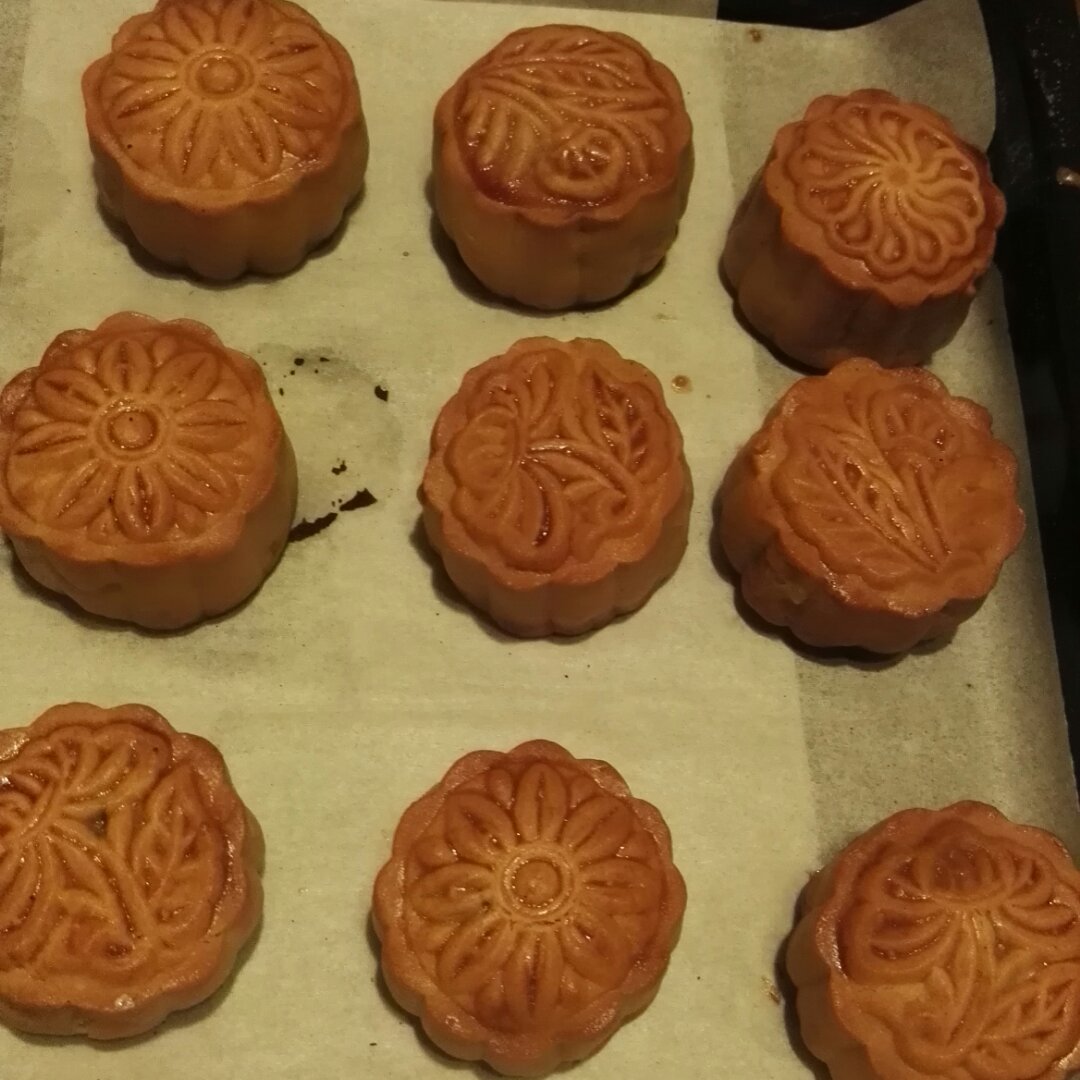 广式月饼—蛋黄莲蓉月饼