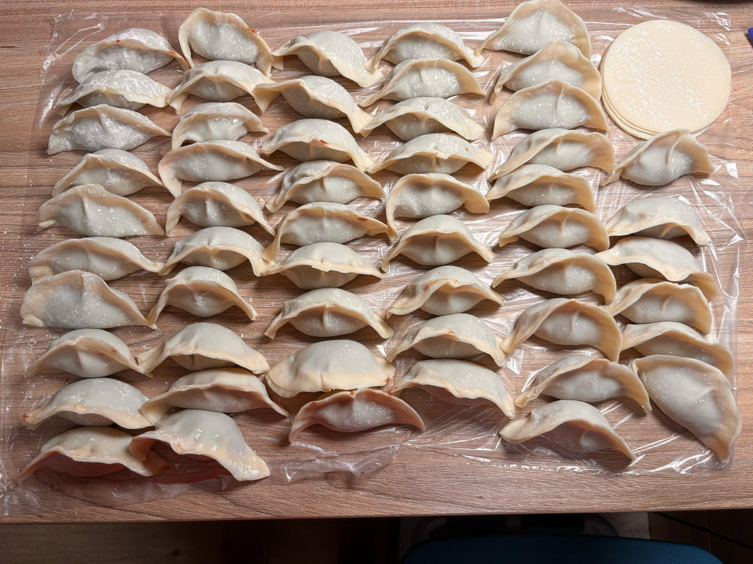 爆汁牛肉芹菜饺子🥟（附牛肉馅不干柴方法）
