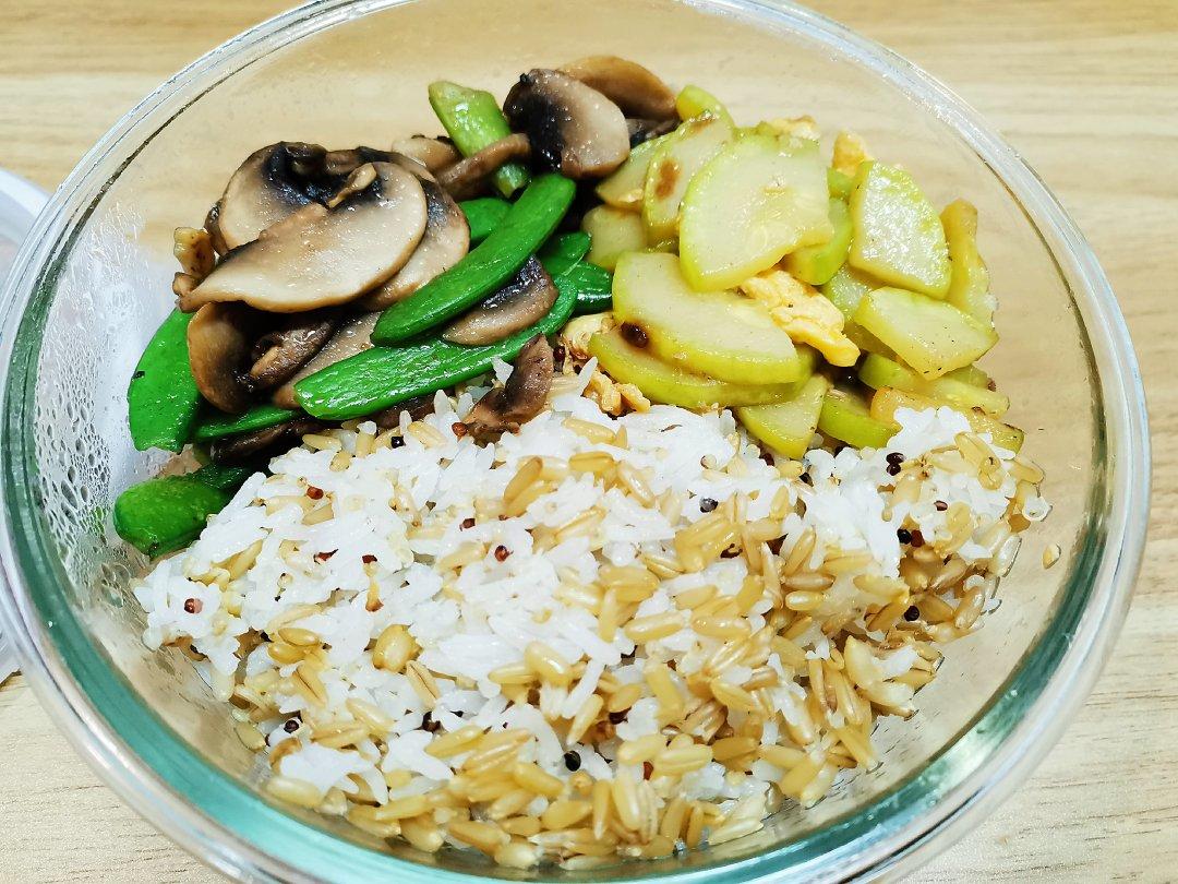 西葫芦炒鸡蛋