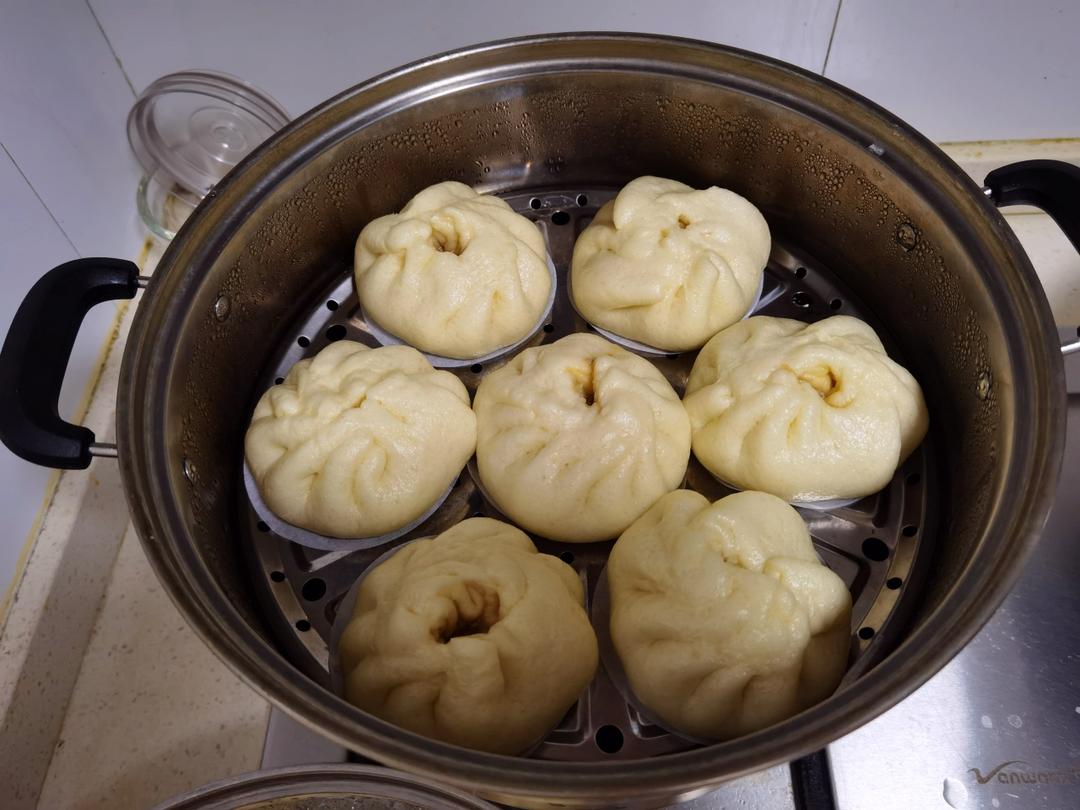 松软多汁的肉包子
