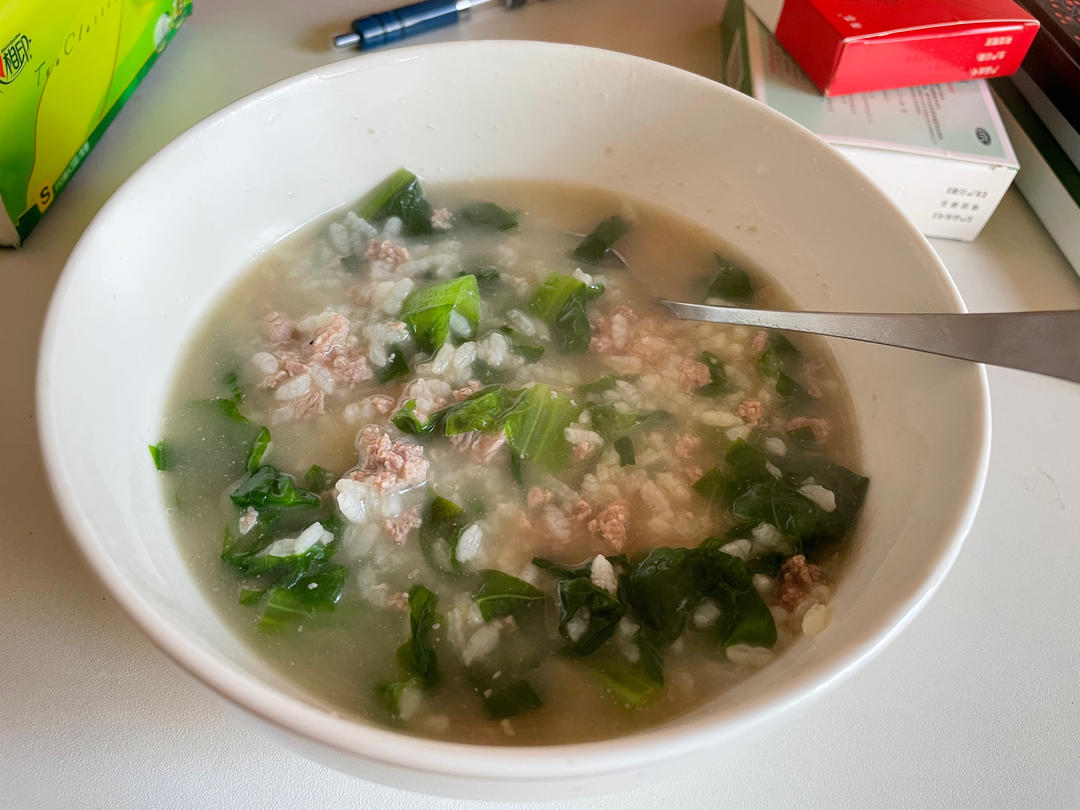 暖暖的青菜瘦肉粥