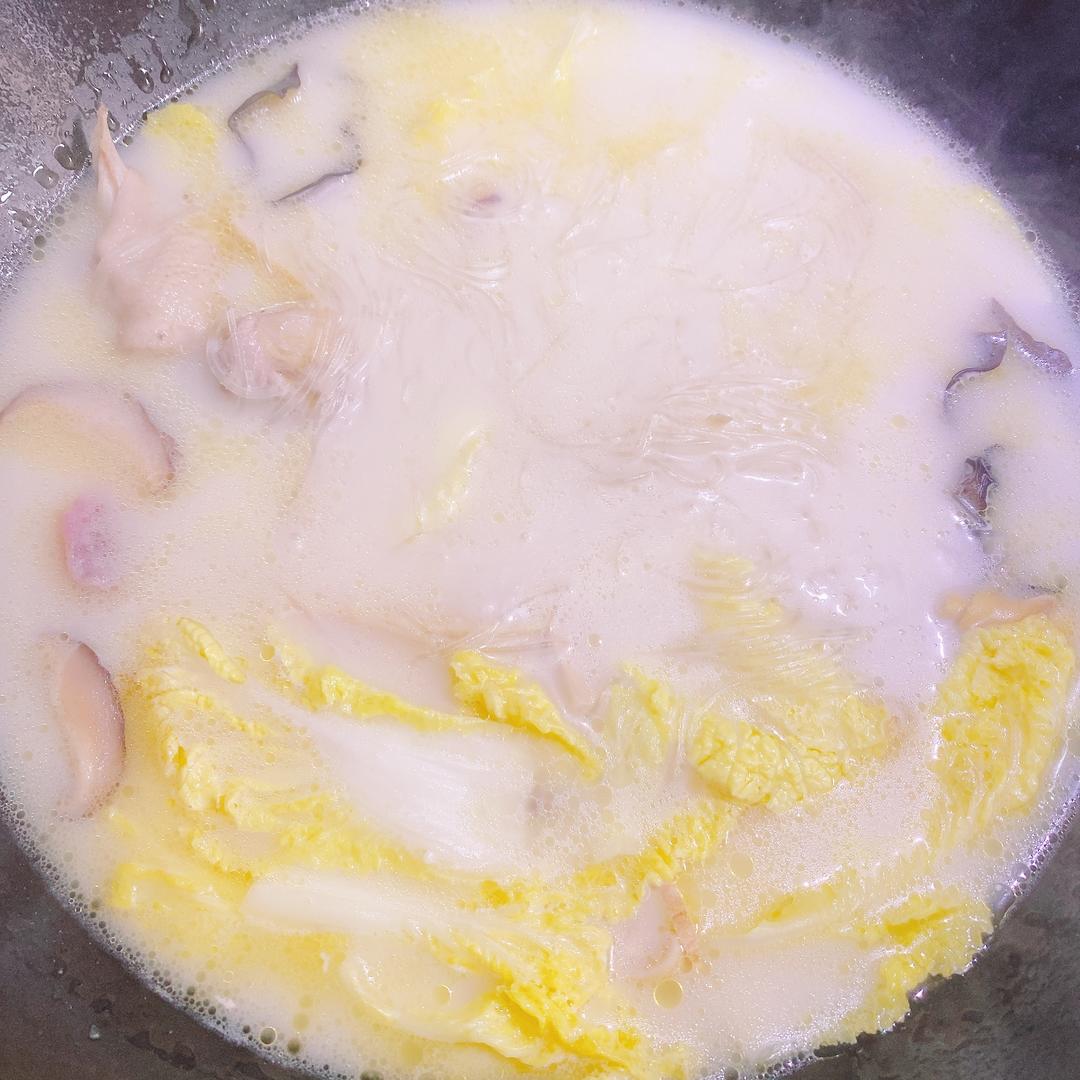 芝士鸡肉粉丝汤
