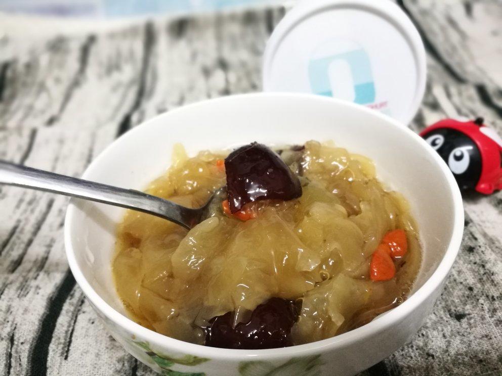 红枣枸杞银耳羹
