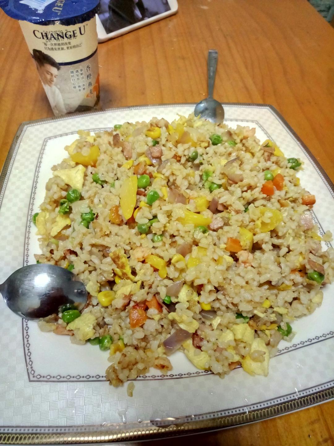虾仁菠萝炒饭