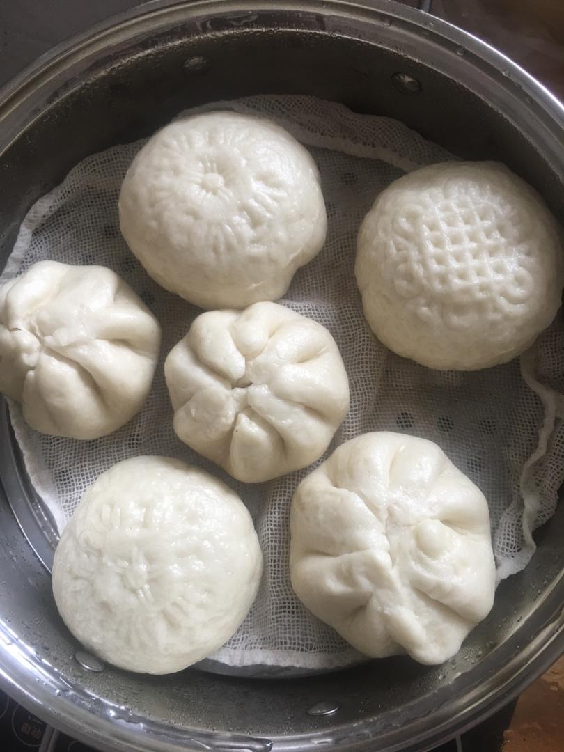 暄软可口的豆沙包