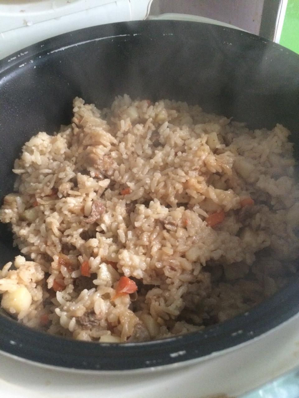 喷香羊肉焖饭