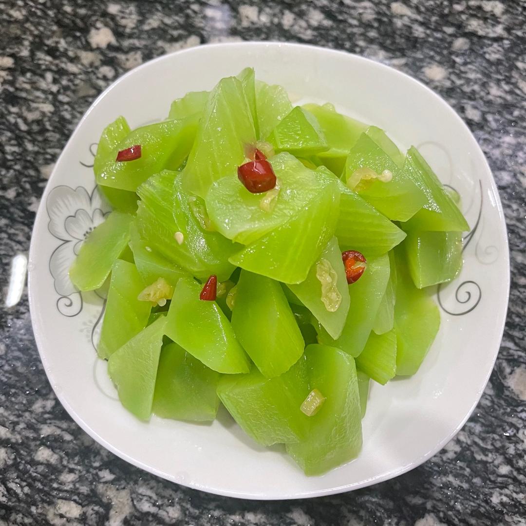 97双椒拌莴笋的做法