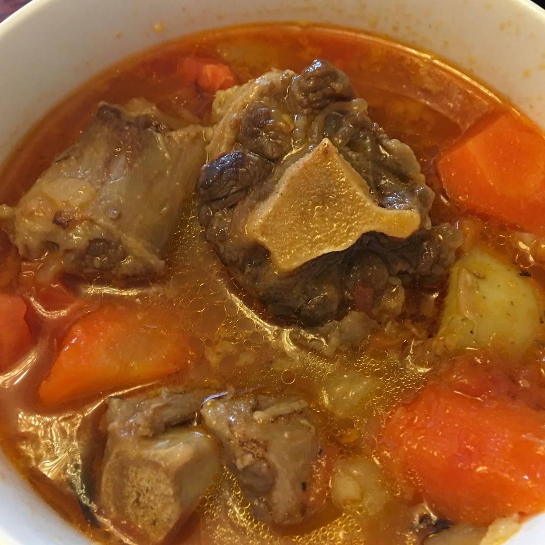 牛尾罗宋汤「番茄牛尾汤——俄罗斯妈妈的味道」