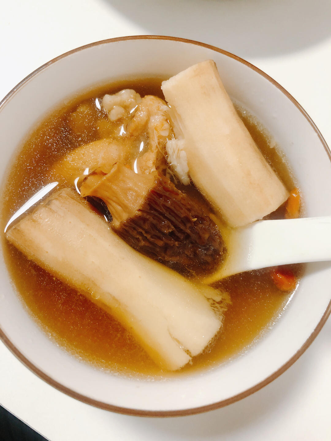 羊肚菌山药瘦肉汤的做法