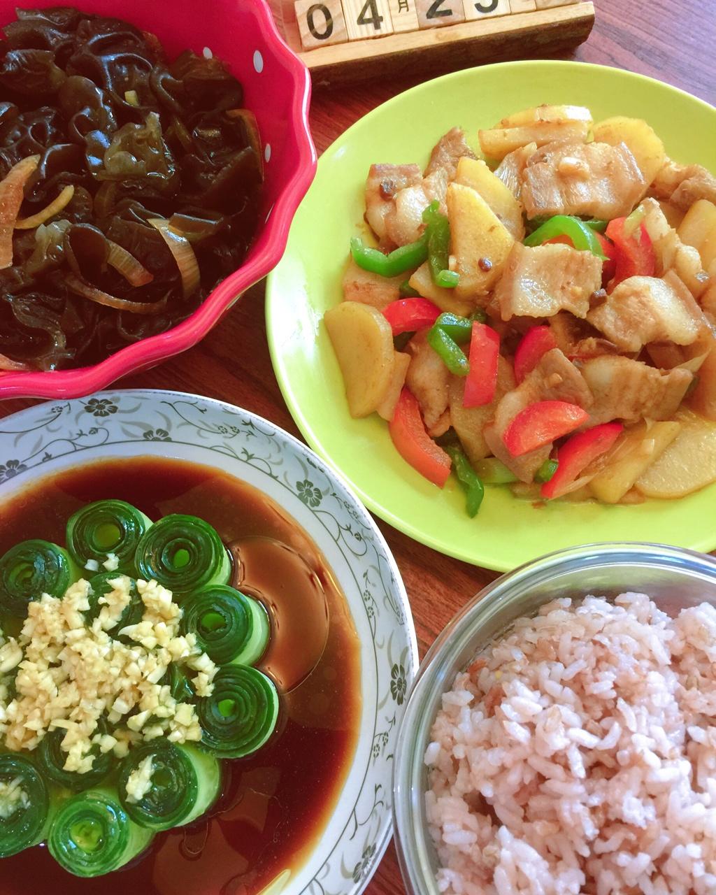 五花肉干煸土豆片