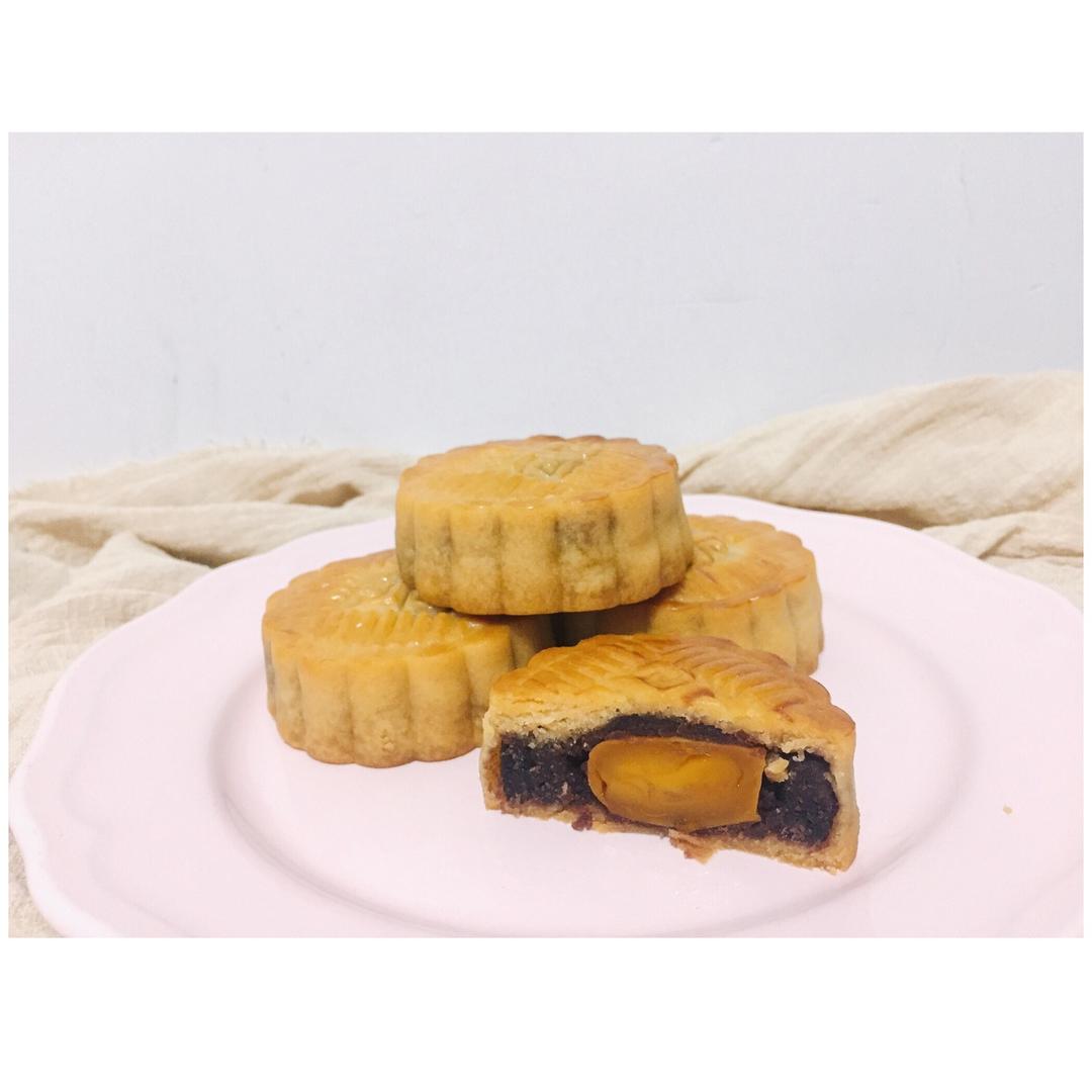 广式月饼－－蛋黄豆沙月饼