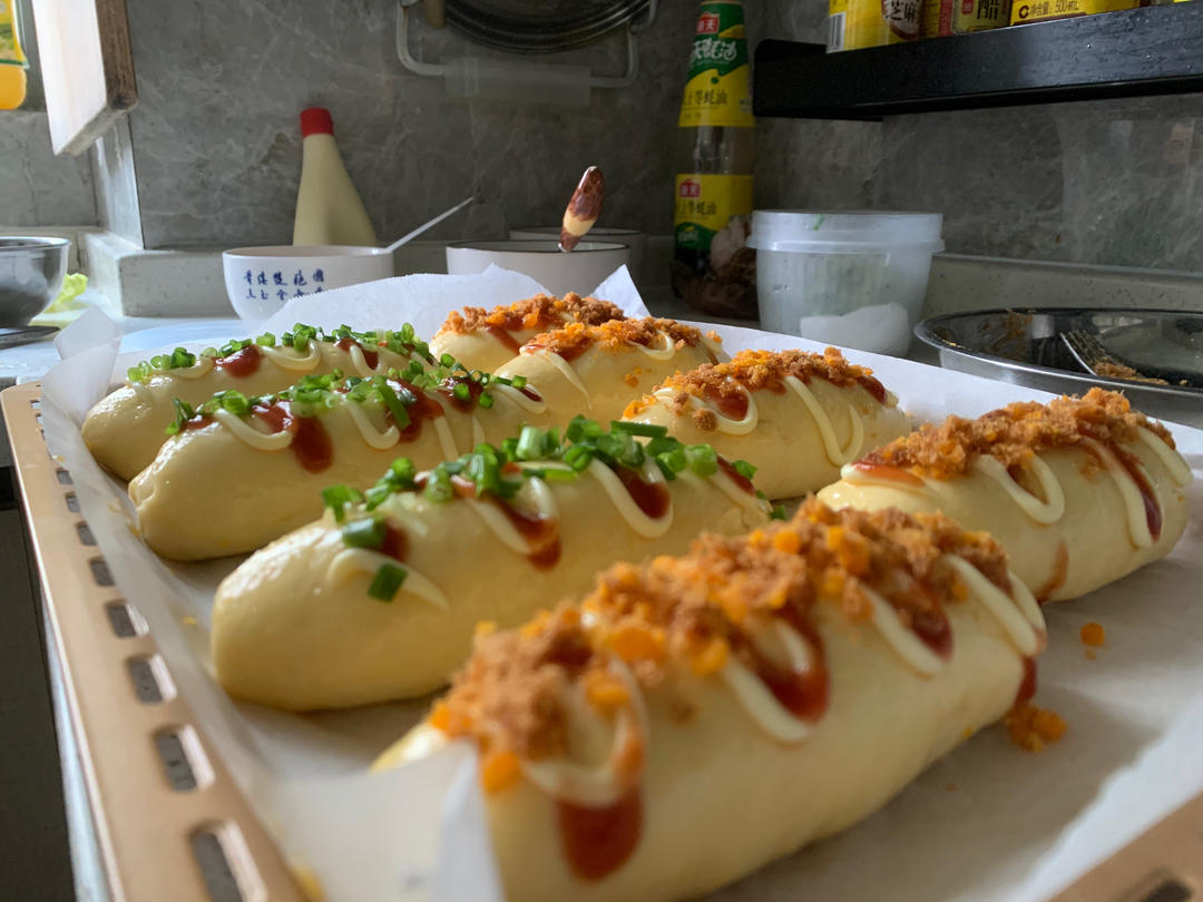 咸蛋黄肉松/香葱肉松软面包（两种口味）