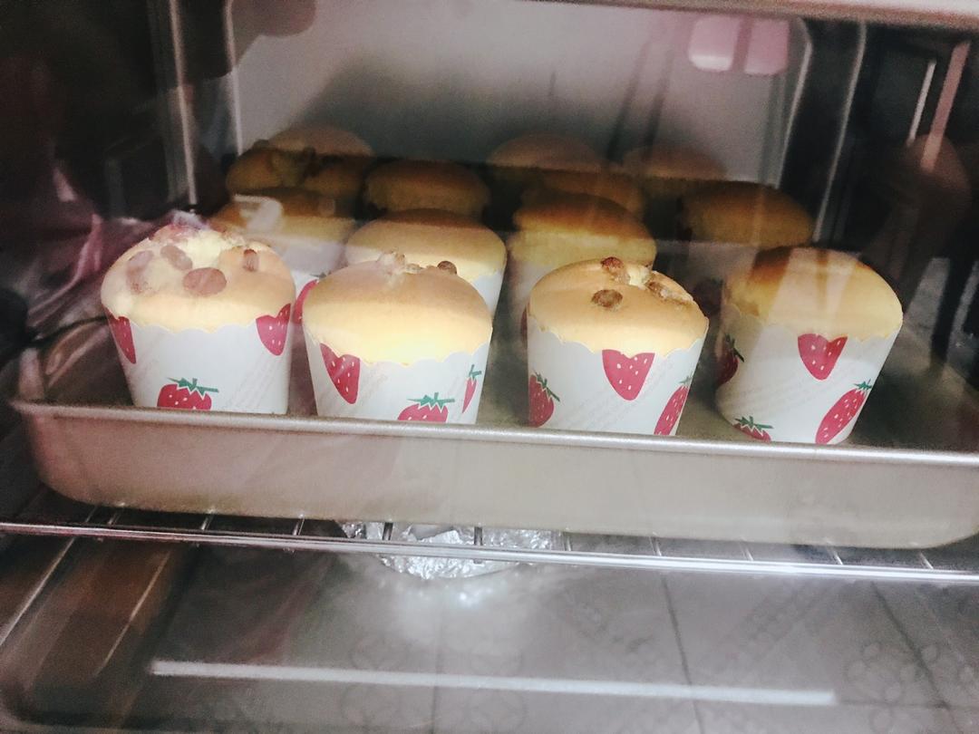 软绵绵戚风纸杯蛋糕