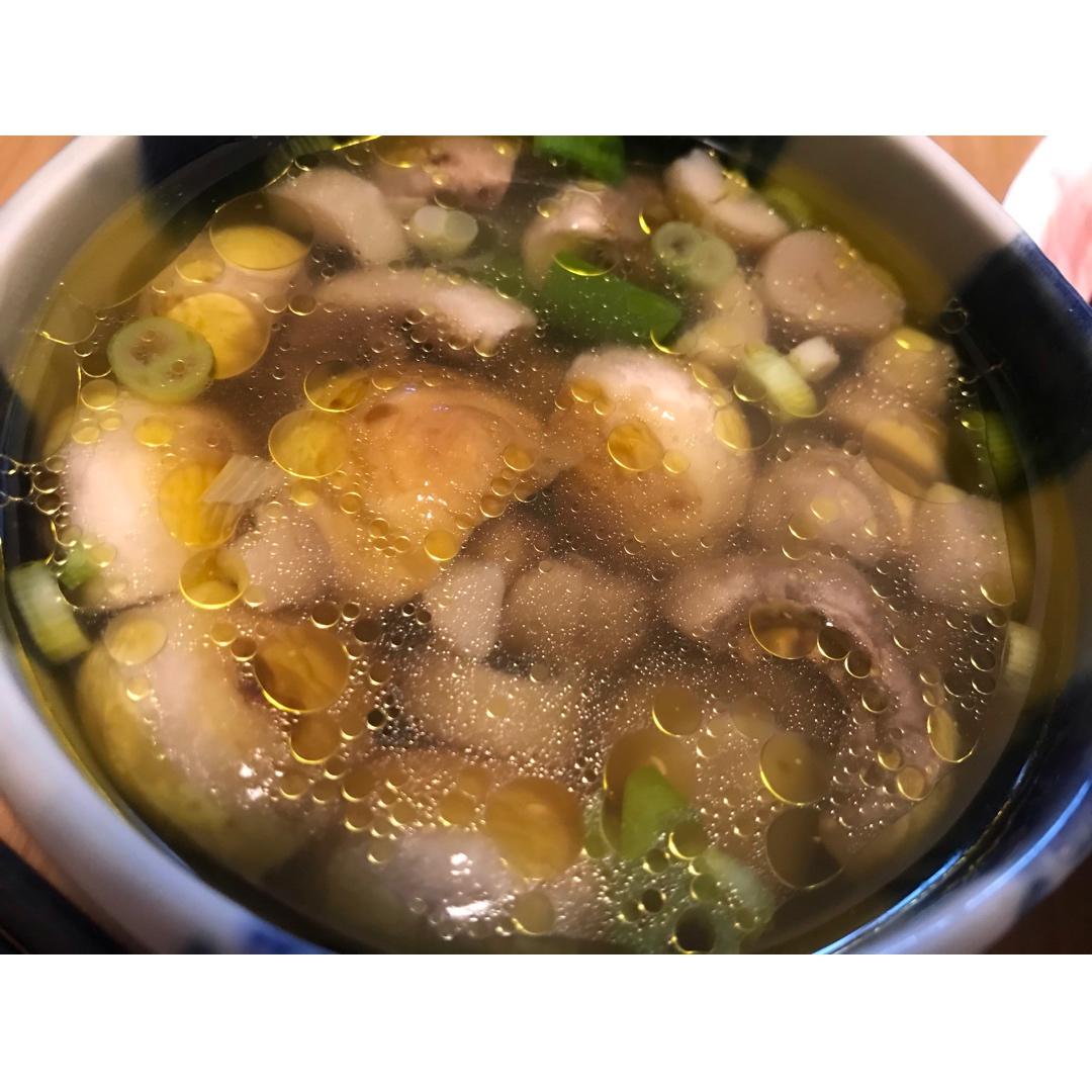 鲜掉眉毛口蘑汤