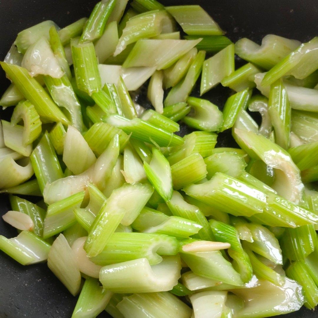 究极解油腻好菜：蒜炒西芹