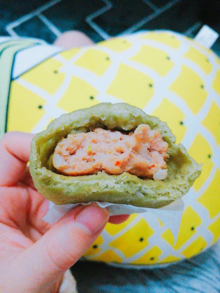 松软多汁的肉包子