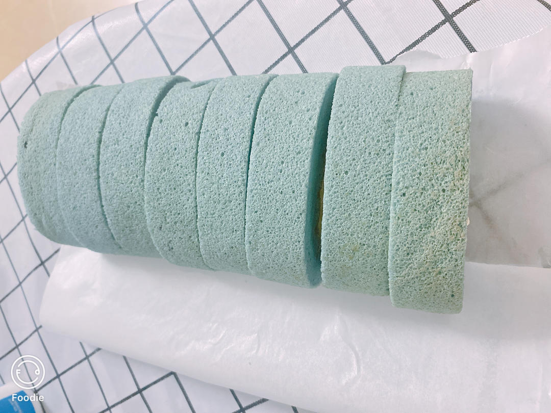 焦糖海盐蝶豆花卷