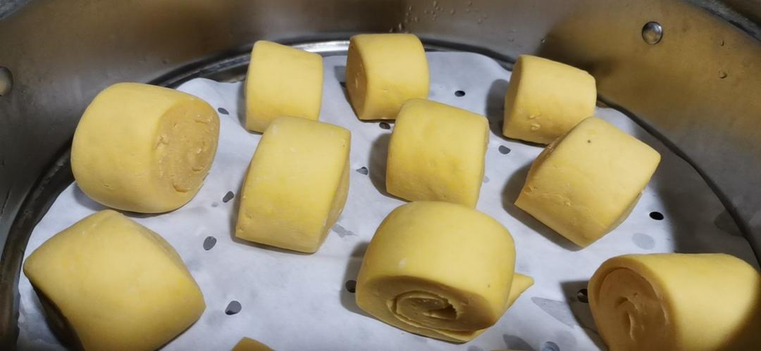 新手也可以--详解如何做出人见人爱、金黄的南瓜馒头