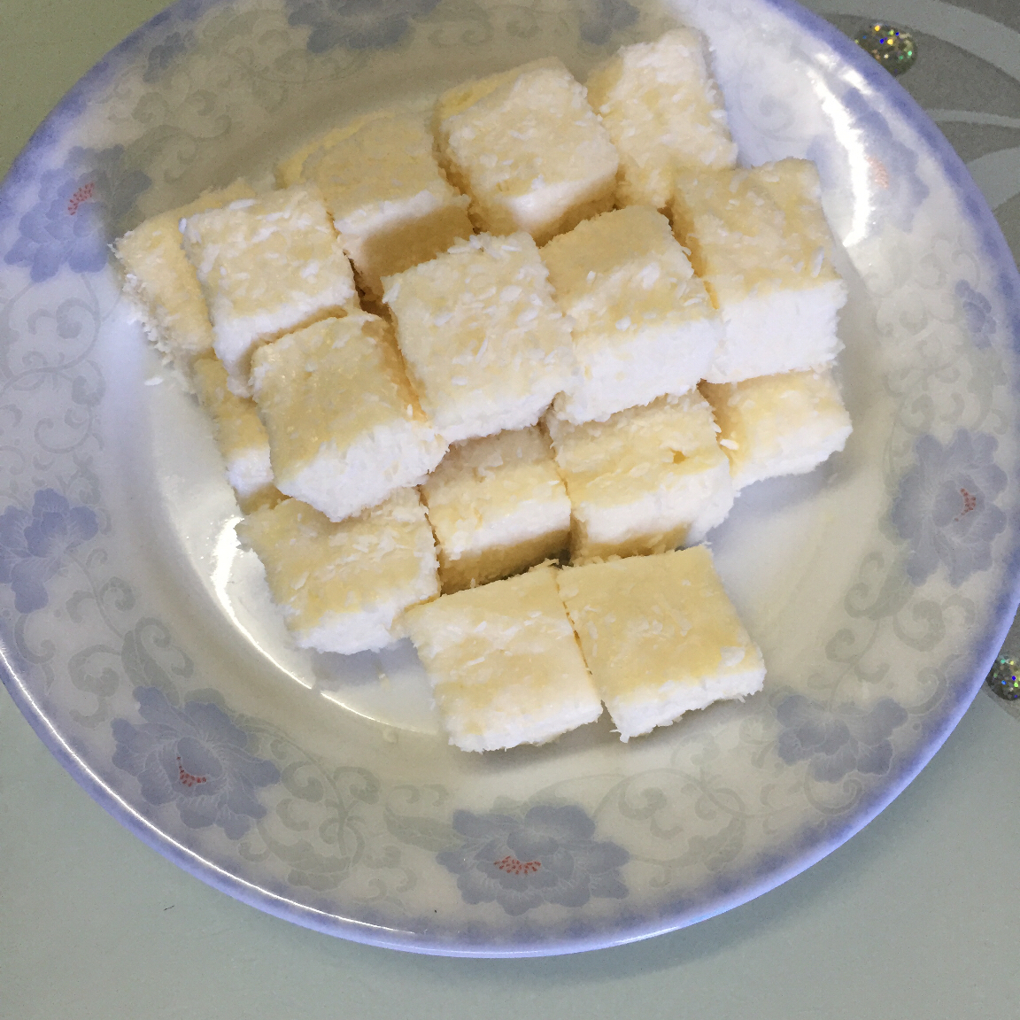 椰丝牛奶小方糕