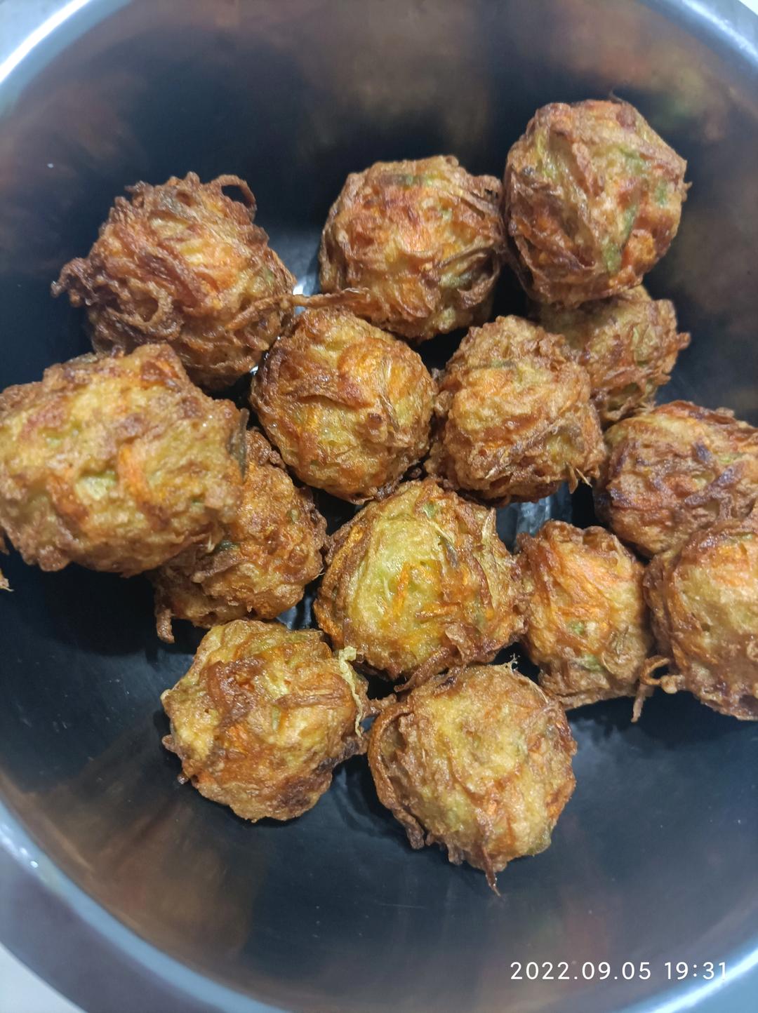 炸萝卜丝丸子