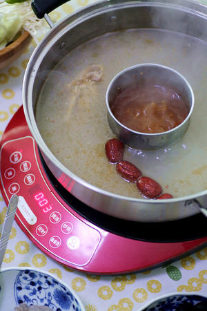 温暖一冬 骨汤麻辣双味火锅的做法 步骤3