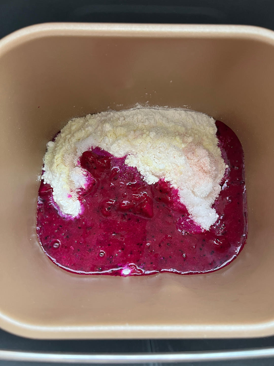 火龙果奶酪软欧包