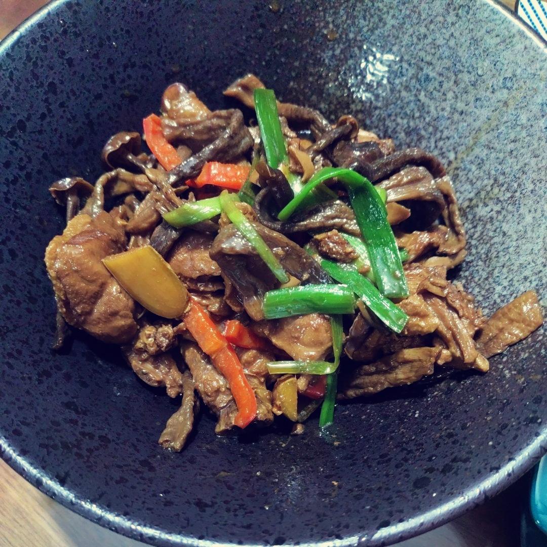 鹿茸菇炒鸡（翅）