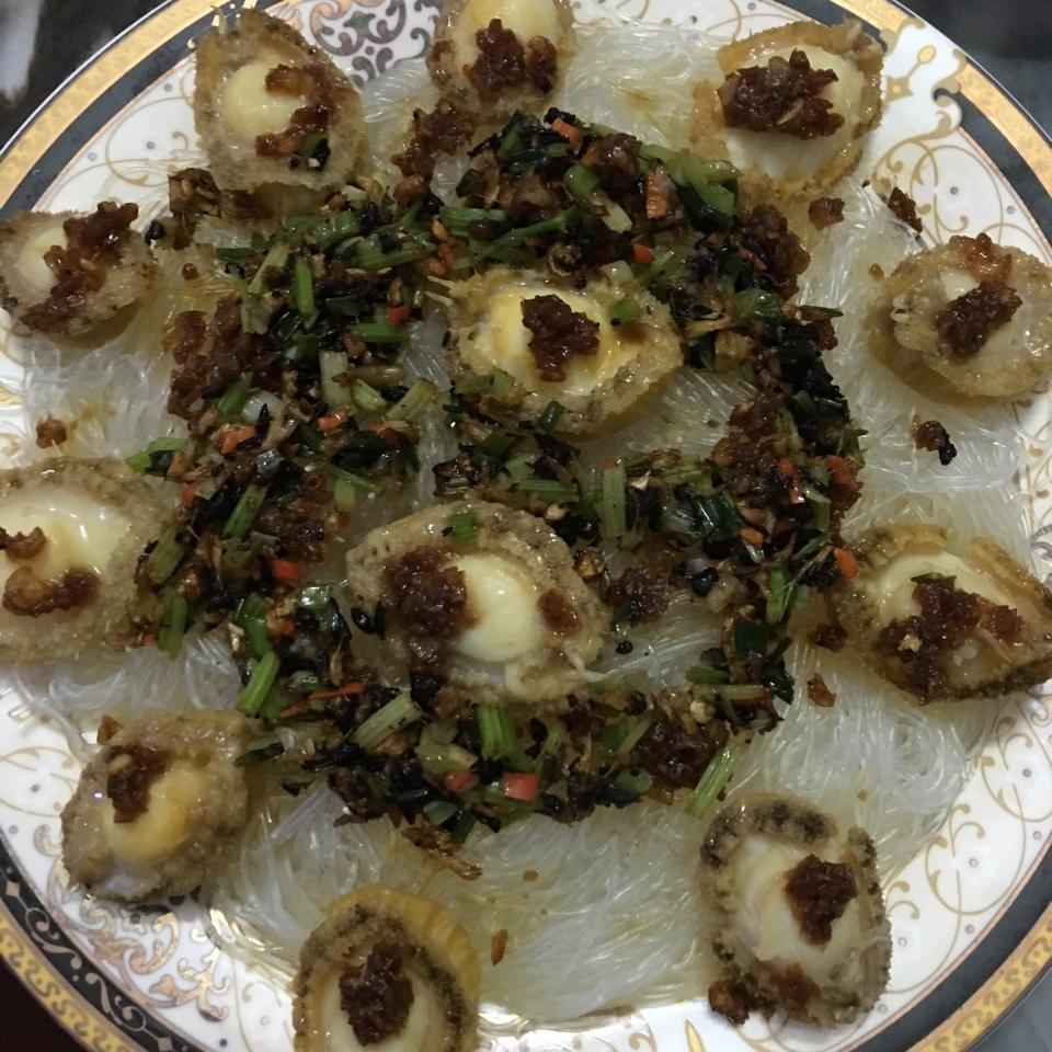 蒜蓉粉丝蒸鲍鱼