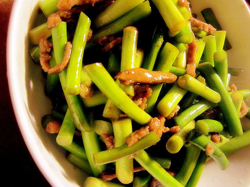 蒜苗炒肉丝