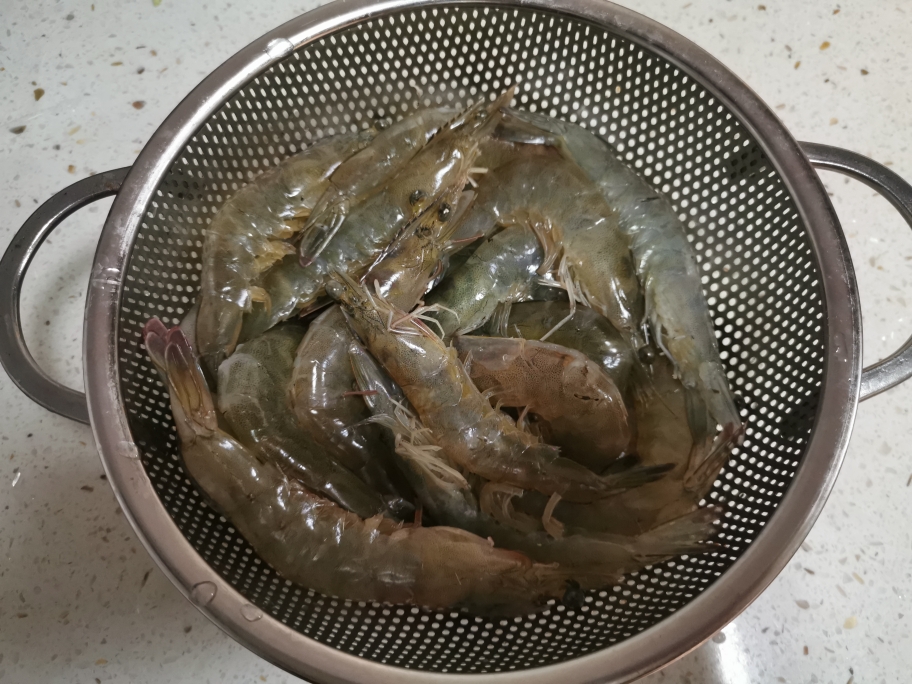 椰香苹果咖喱虾的做法 步骤1