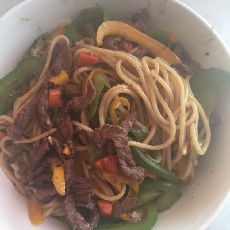 黑椒牛柳炒意面