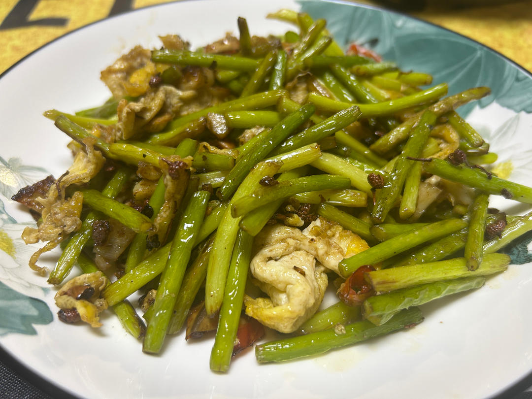 两分钟做好蒜苔炒鸡蛋