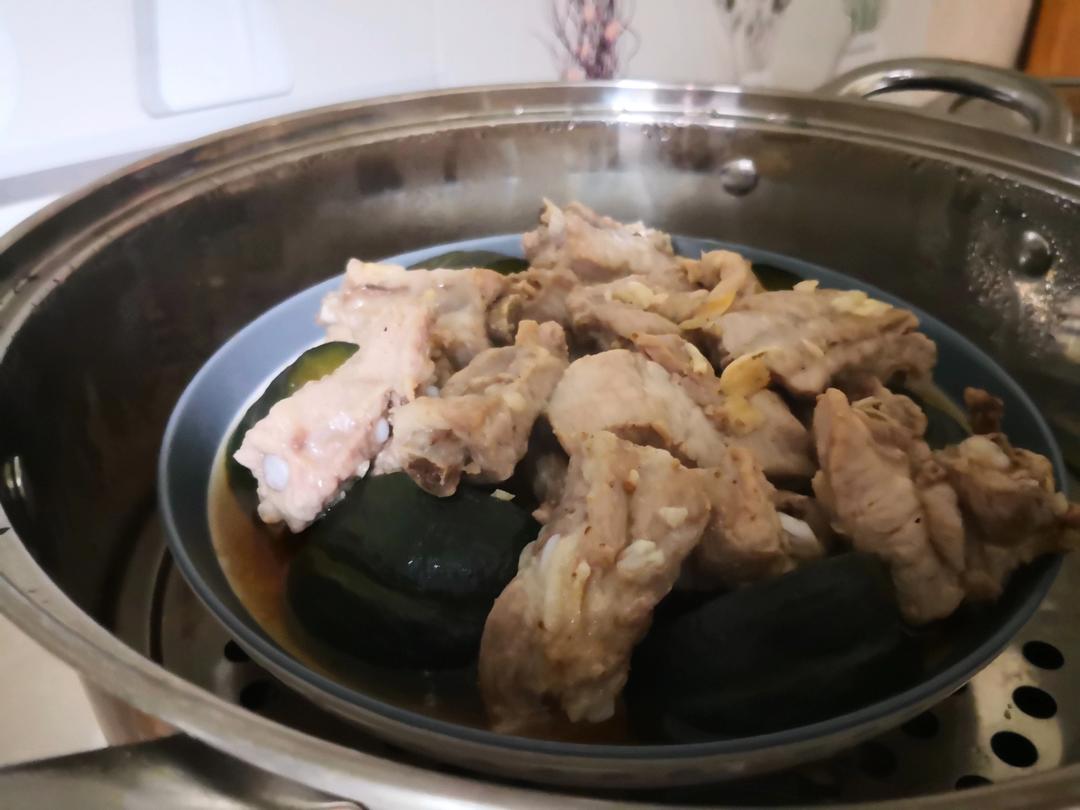 *减脂*贝贝南瓜蒸排骨-附挑瓜技巧