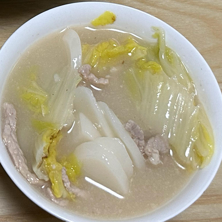 【白菜肉丝年糕汤】