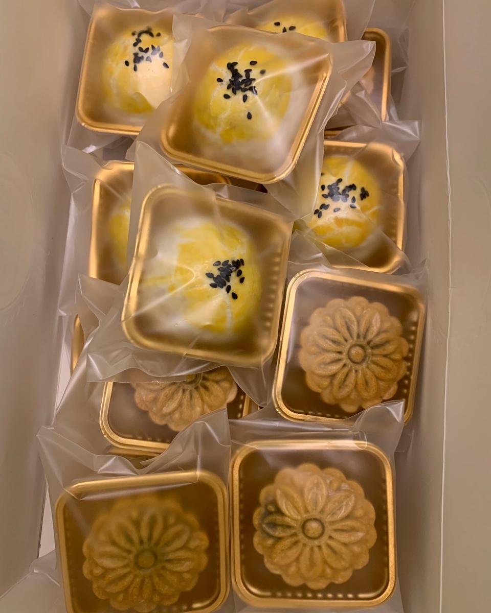 广式月饼－－蛋黄豆沙月饼