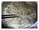 培根蟹味菇炒玉米面的做法 步骤3