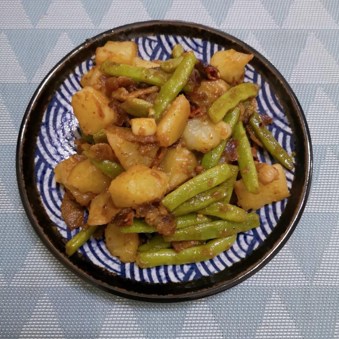 五花肉炖土豆
