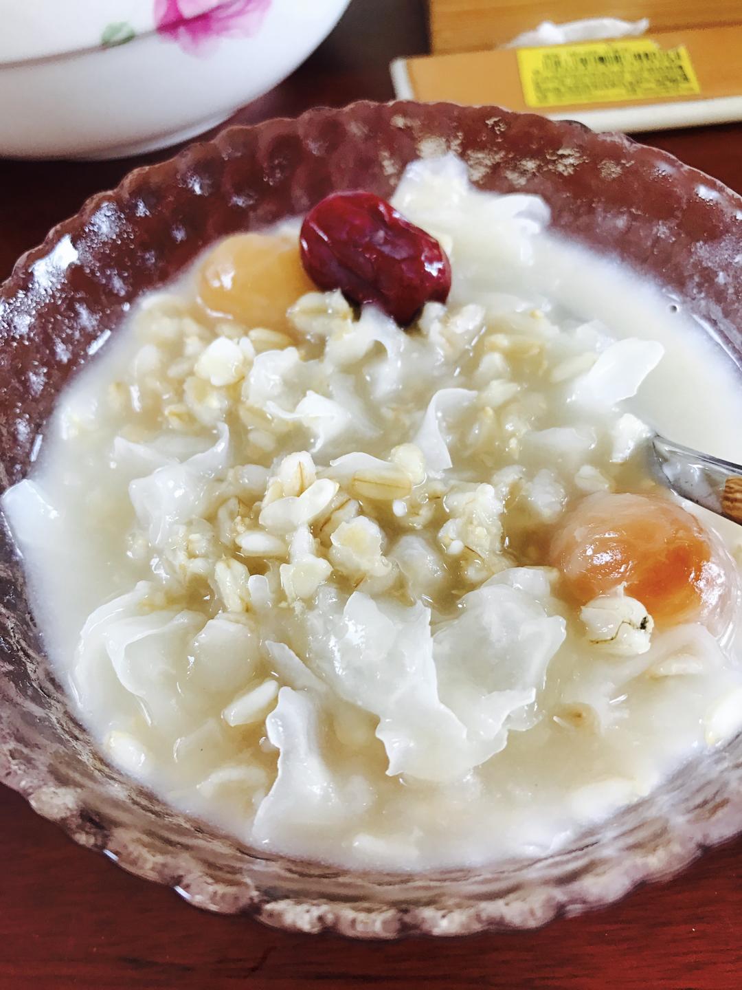 银耳燕麦粥
