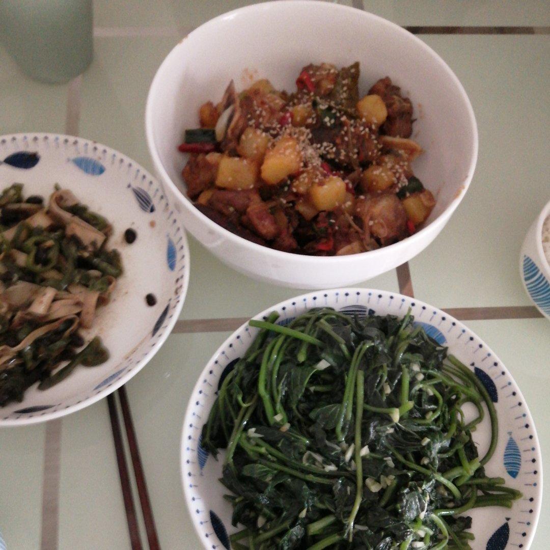 土豆烧排骨